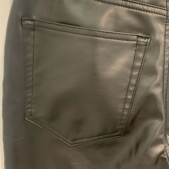 Abercrombie & Fitch Black Straight Ankle Leg faux pant with Sleek Finish - Picture 10 of 14